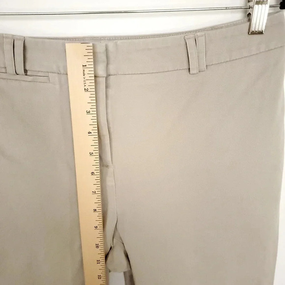 Chicos Womens Pants Size 1 (Medium) Beige Tan Straight Leg Capri Solid Cropped - Picture 9 of 10